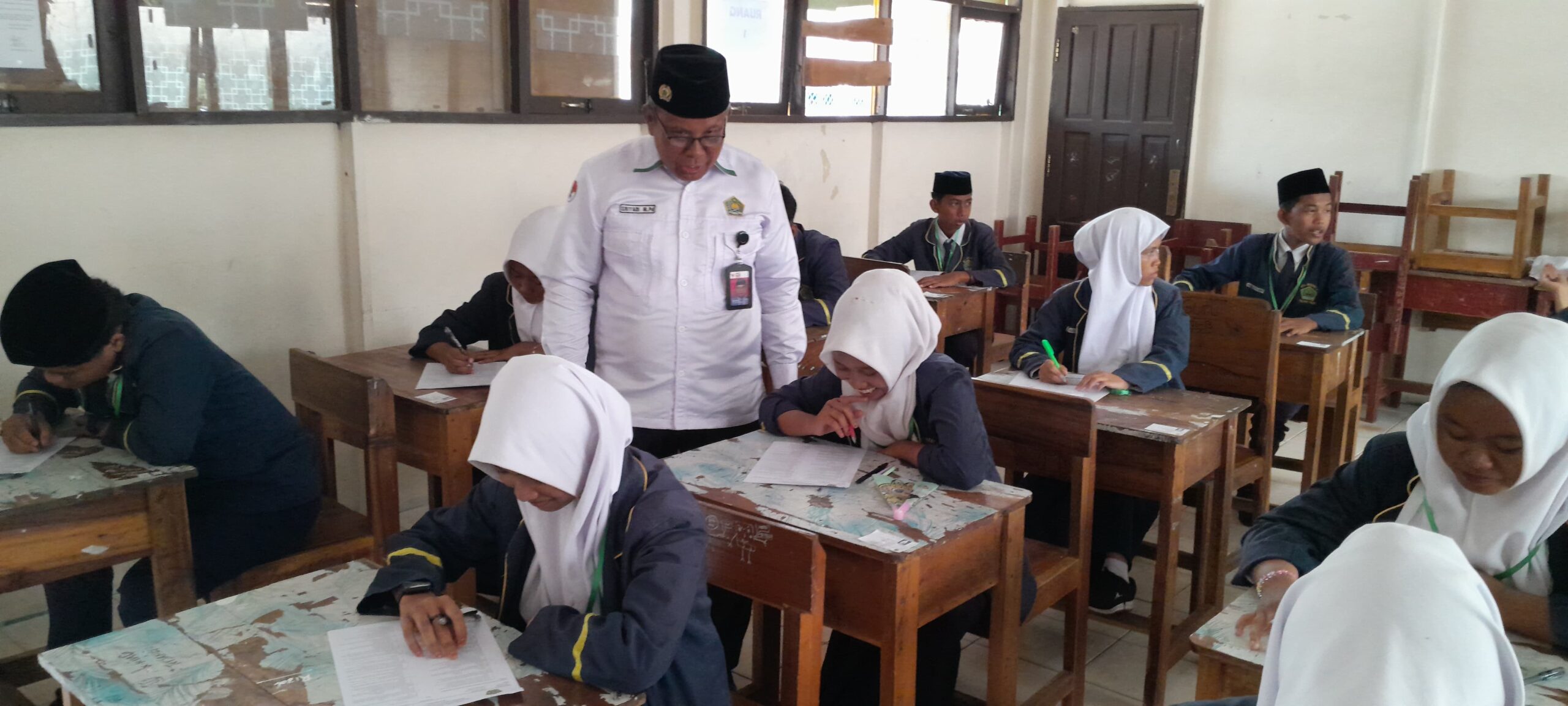 KAMAD MEMANTAU UM