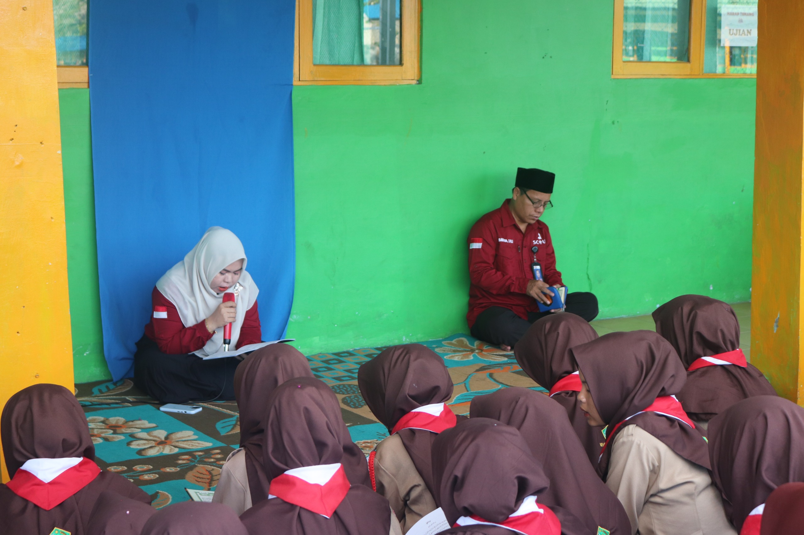 MEWUJUDKAN SISWA -SISWI BERKARAKTER ISLAMI
